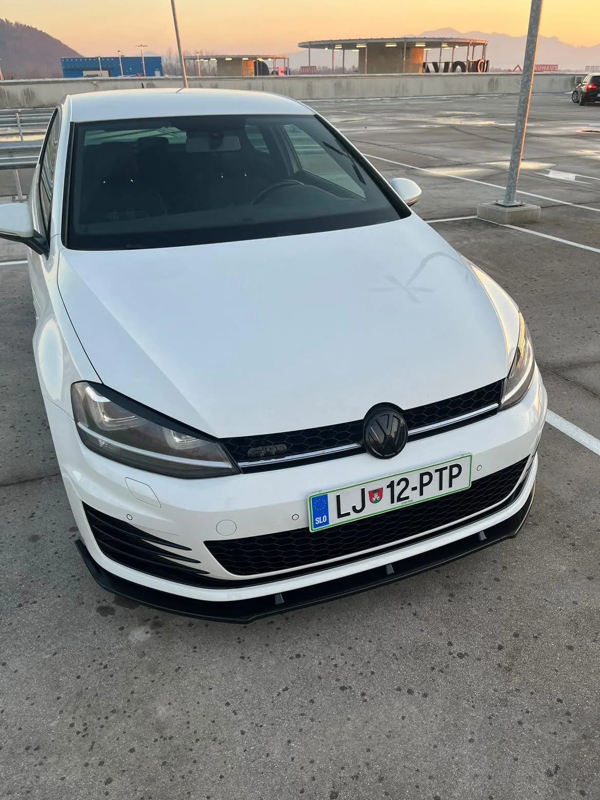 ČRNI EMBLEMI VW Golf MK7 (samo sprednji) 6