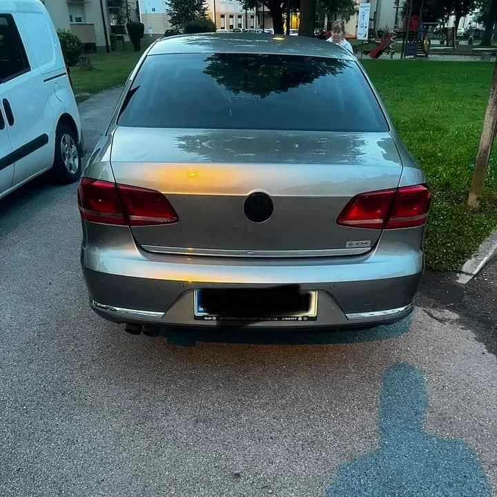 ČRNI EMBLEMI VW Passat B7 5