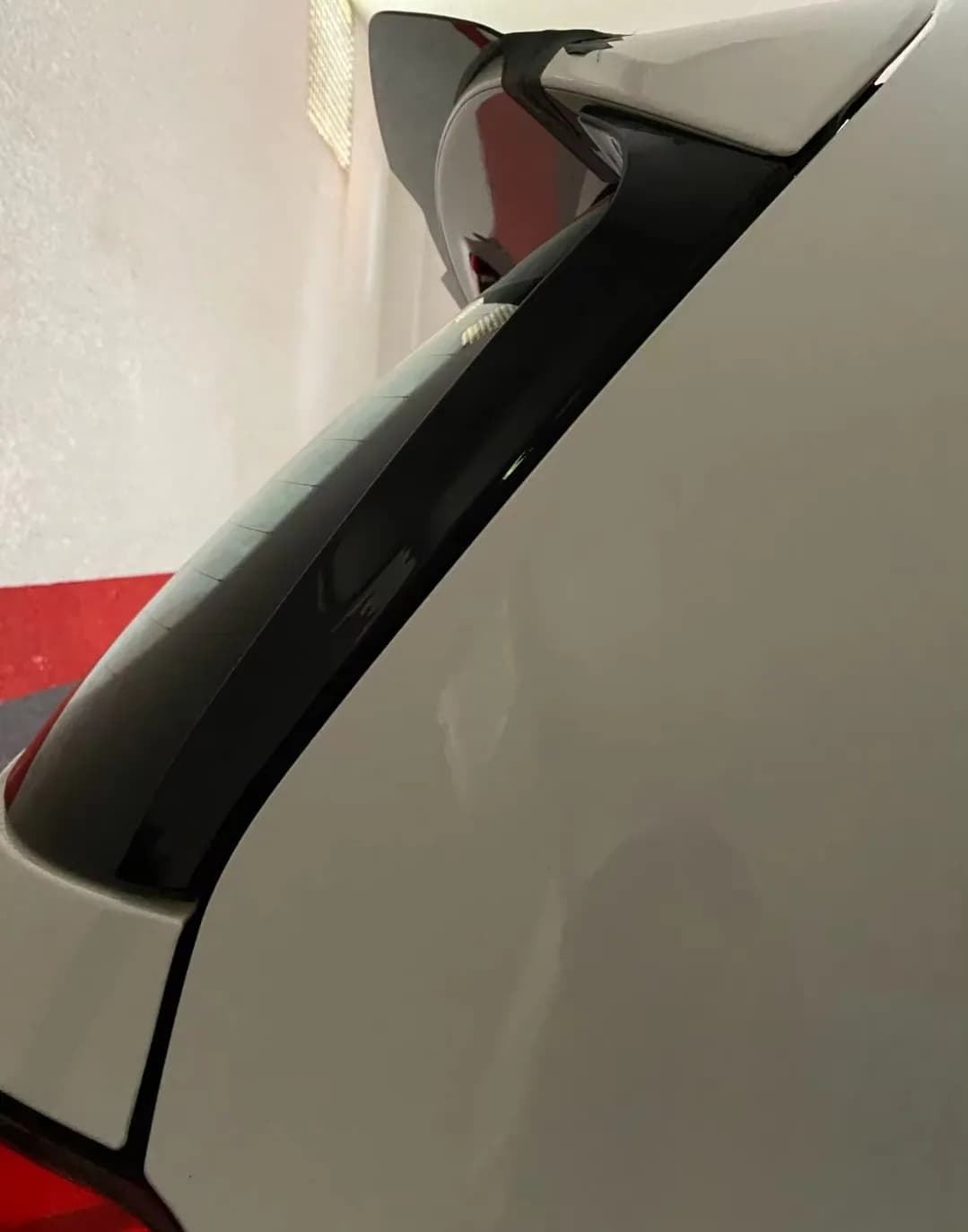 Okrasne plastike zadnjega spojlerja Golf MK6 3