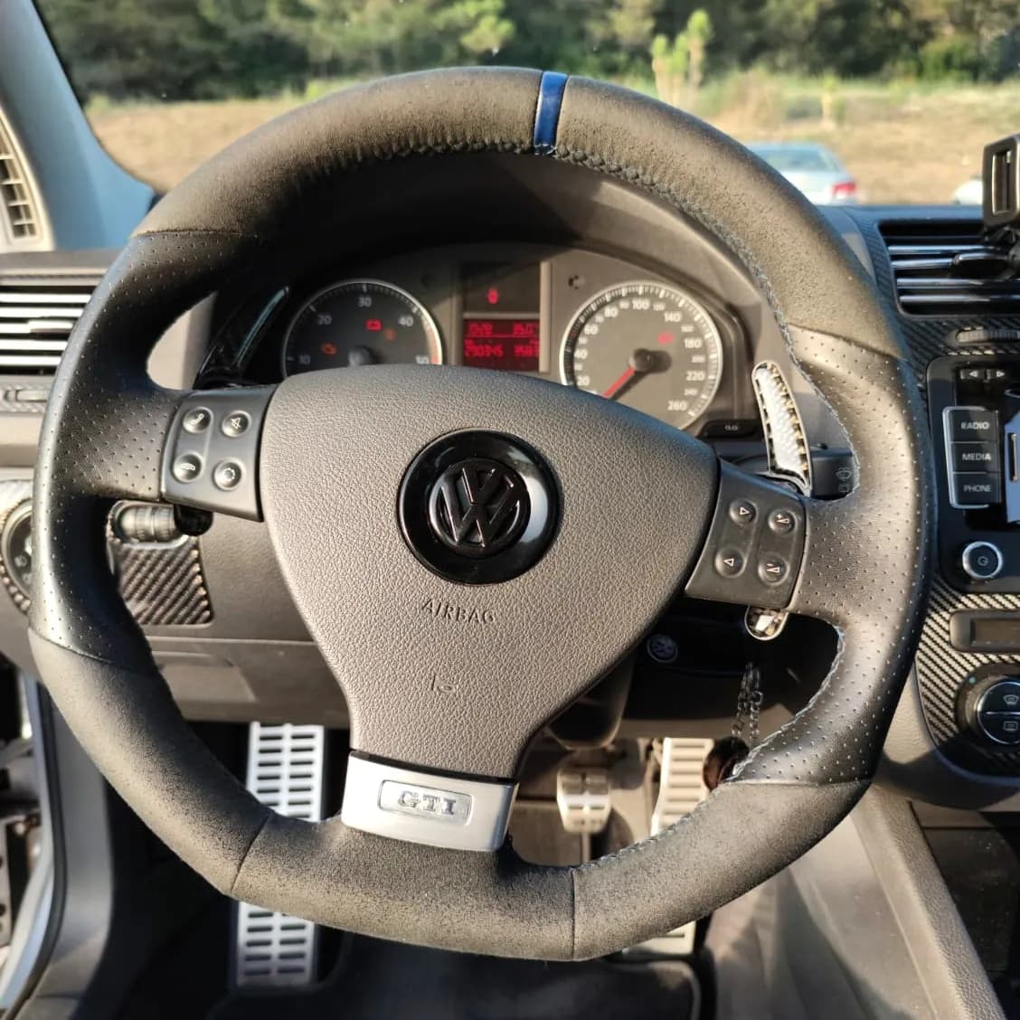 ČRNI ZNAK ZA VOLAN VW (starejši modeli) 2