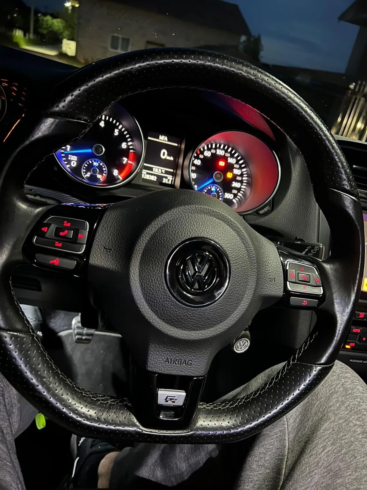 ČRNI ZNAK ZA VOLAN VW (starejši modeli) 3